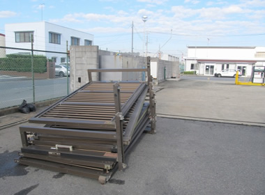 既存他社門扉を撤去