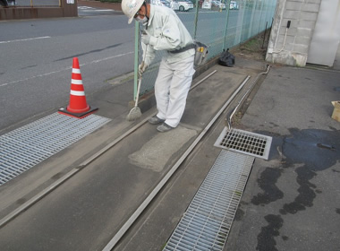 既存レール清掃